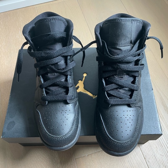 Air Jordan 1 Mid All Black 6.5 Youth 7.5 Women WORN ONCE - Picture 2 of 9